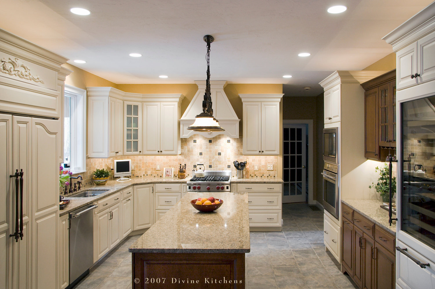 BOSTON METROWEST TRADITIONAL KITCHEN TWO TONE — Divine Design Center